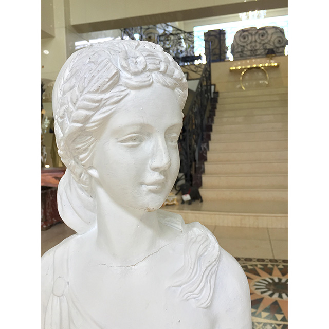 Stone Figure - White / 石像 ホワイト ｜麦を抱える女の子｜IBセレクション｜HGE0046